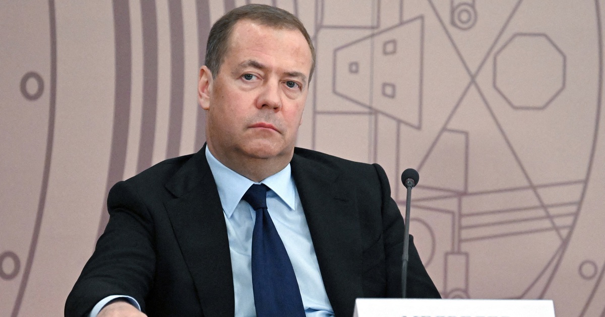 &Ocirc;ng Medvedev cảnh b&aacute;o phương T&acirc;y