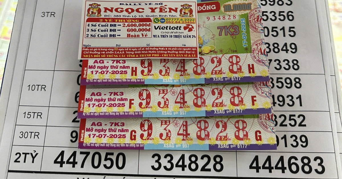 Vừa c&oacute; kết quả xổ số miền Nam 17.7, người phụ nữ ở TP.HCM liền đi đổi thưởng