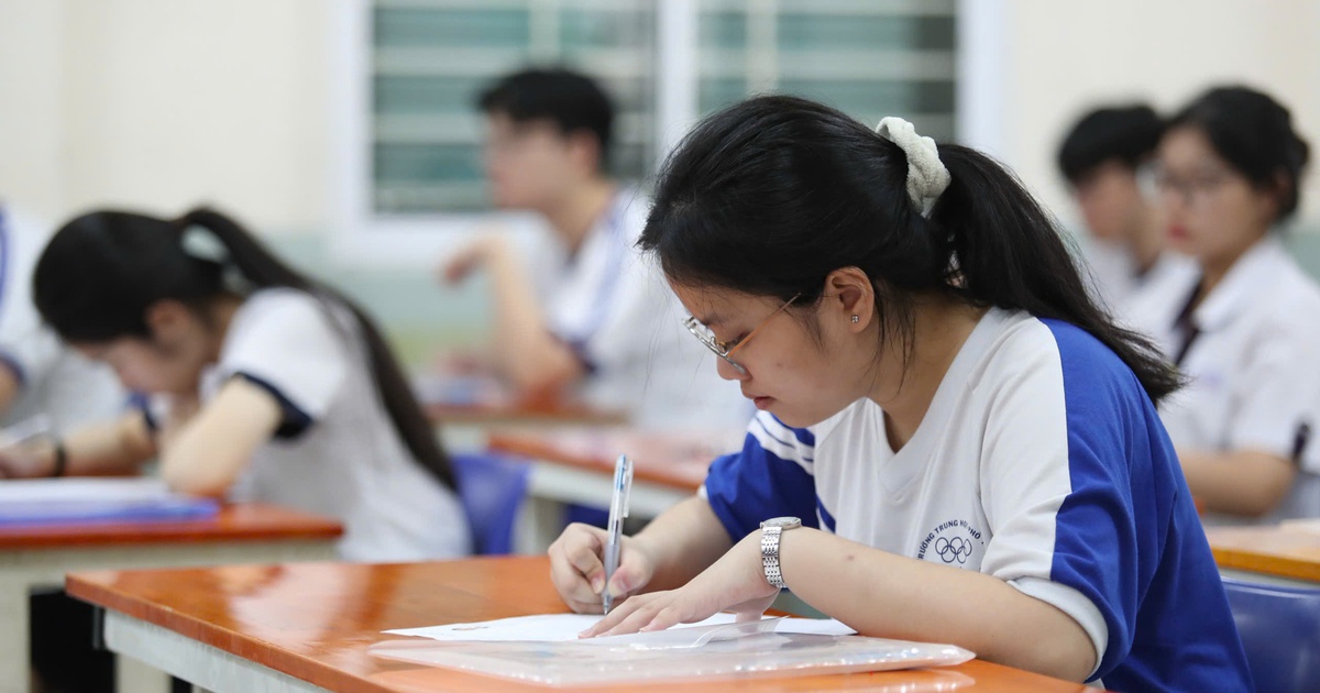 Thi tốt nghiệp THPT 2025: Vì sao môn ngữ văn không có điểm 10?