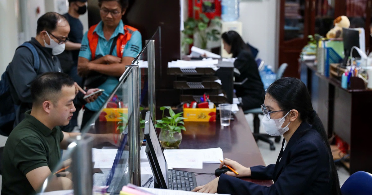 Lao động tr&ecirc;n 35 tuổi t&igrave;m việc: Khi bị xem l&agrave;&hellip; gi&agrave; v&agrave; định kiến v&ocirc; h&igrave;nh