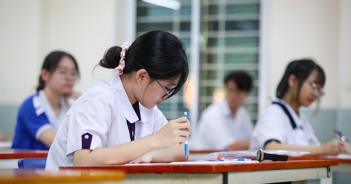 Dự báo điểm chuẩn ĐH năm 2025 có thể giảm sâu đến mức nào?