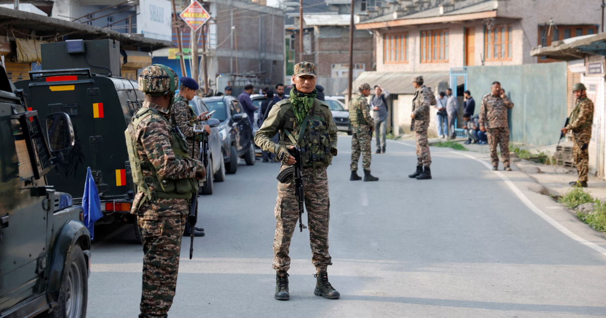 Tổng thống Trump cho rằng c&oacute; đến 5 ti&ecirc;m k&iacute;ch đ&atilde; bị bắn rơi ở Kashmir