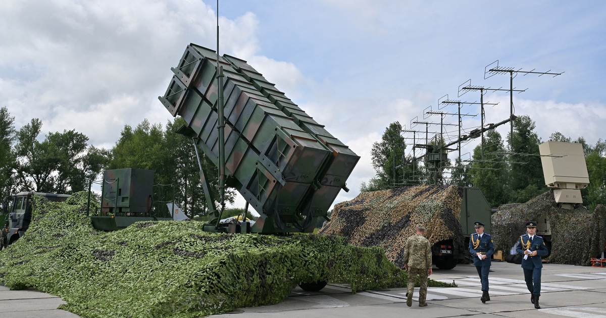 Mỹ t&igrave;m c&aacute;ch đẩy nhanh việc chuyển Patriot cho Ukraine, &Uacute;c gửi xe tăng