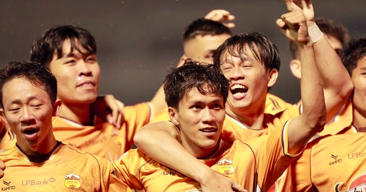 Nổi tiếng bậc nhất Việt Nam, HAGL vẫn ‘trắng sóng’ danh hiệu: Nỗi buồn không của riêng ai!