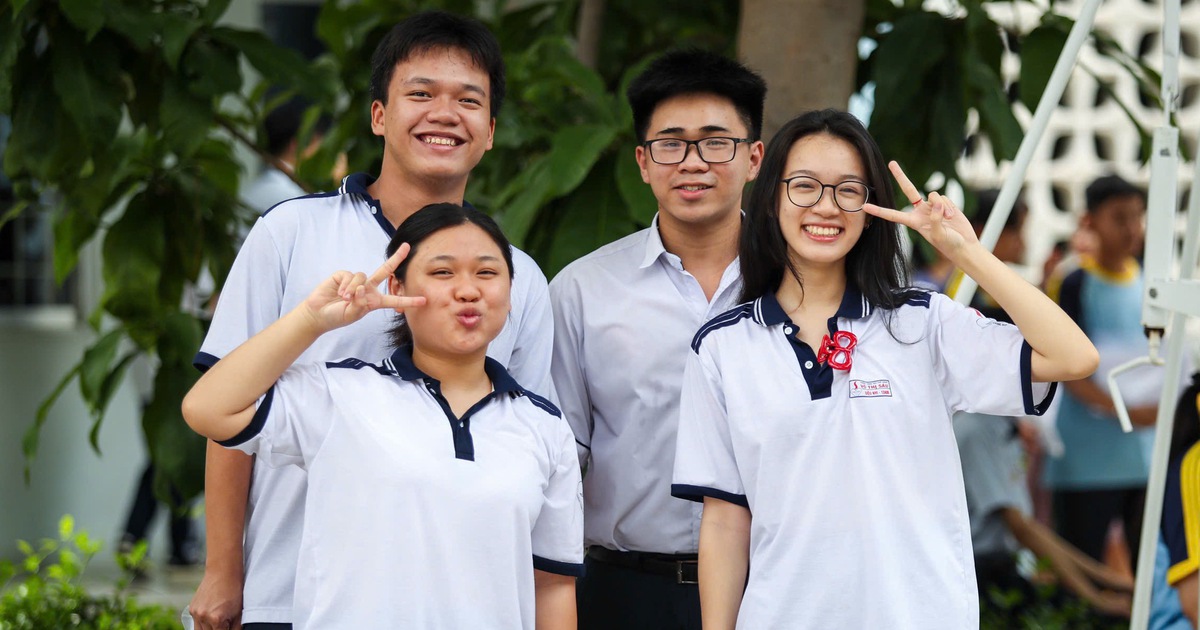 Tuyển sinh ĐH 2025: Điểm sàn khối ngành sức khỏe và sư phạm liệu có giảm?