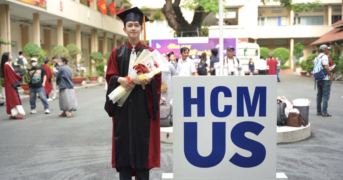 Nam sinh tốt nghiệp xuất sắc ngành AI, 'ẵm' việc lương cao khi chưa có bằng