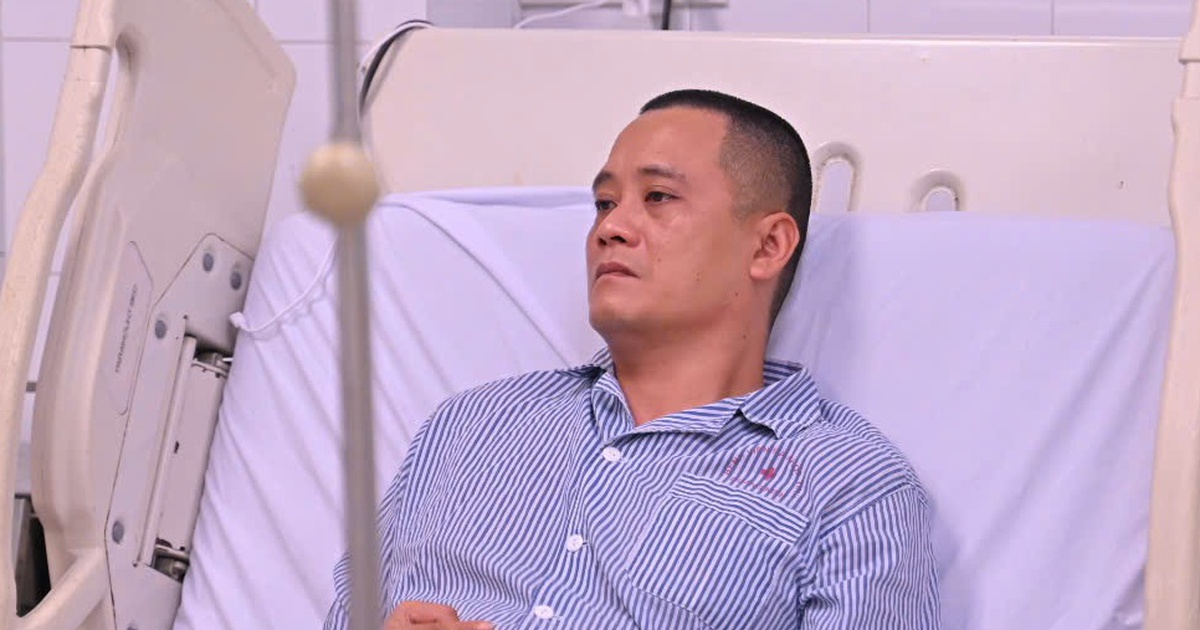 Thuyền vi&ecirc;n duy nhất c&ograve;n sống s&oacute;t: S&oacute;ng đ&aacute;nh lật &uacute;p t&agrave;u trong v&ograve;ng v&agrave;i gi&acirc;y