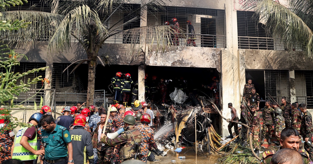 Thương vong lớn trong vụ chiến đấu cơ đ&acirc;m v&agrave;o trường học ở Bangladesh