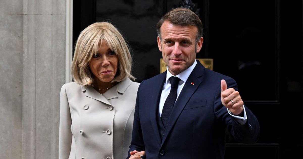 Tổng thống Macron kiện người vu khống đệ nhất phu nh&acirc;n l&agrave; người chuyển giới