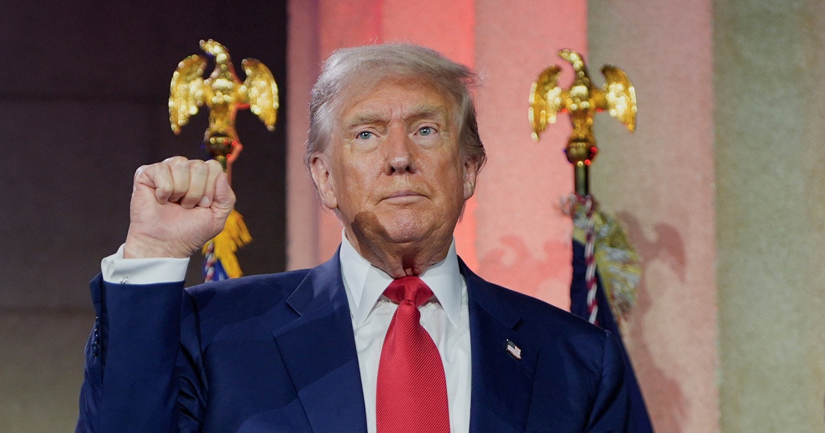 Tổng thống Trump c&ocirc;ng bố kế hoạch tinh giản quy định cho AI