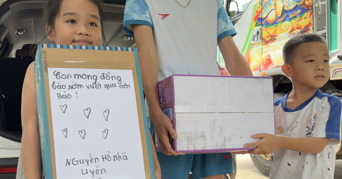 Chuyến xe 0 đồng vượt h&agrave;ng trăm km tiếp sức b&agrave; con v&ugrave;ng lũ Nghệ An