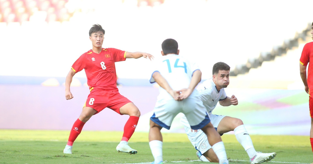 Văn Trường thừa nhận U.23 Việt Nam thiếu cây săn bàn thực thụ, thầy Kim có hành động đặc biệt