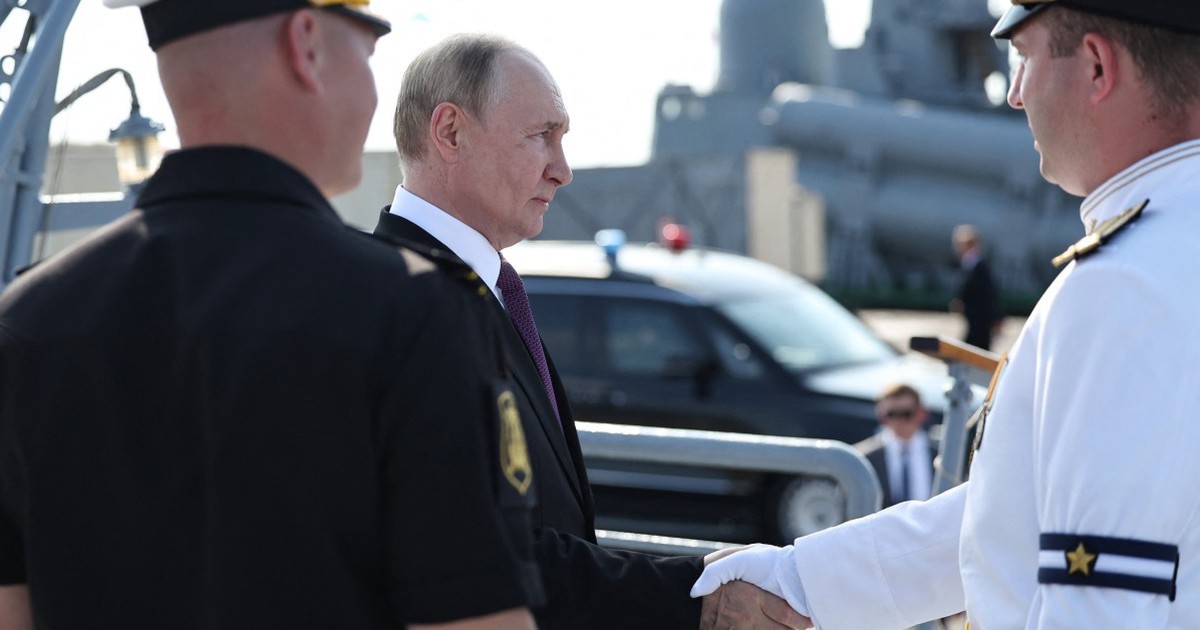 Chiến sự Ukraine ng&agrave;y 1.250: UAV Ukraine hướng về St. Petersburg, Nga hủy duyệt binh