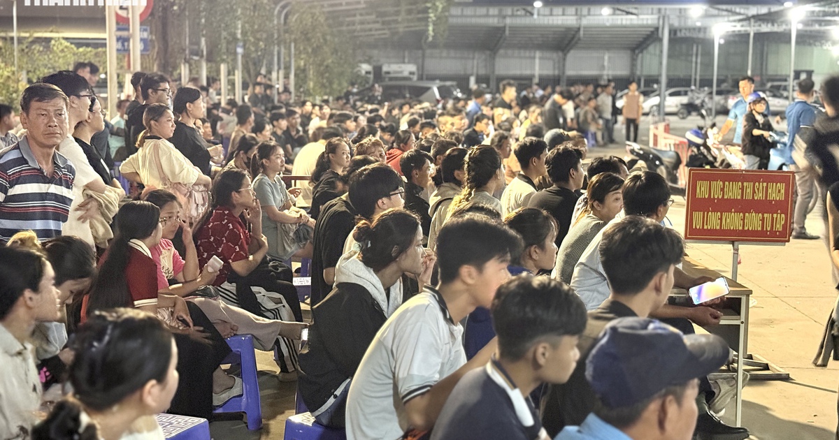 Thi s&aacute;t hạch bằng l&aacute;i xe tới nửa đ&ecirc;m ở TP.HCM: Chưa từng c&oacute; với CSGT lẫn th&iacute; sinh