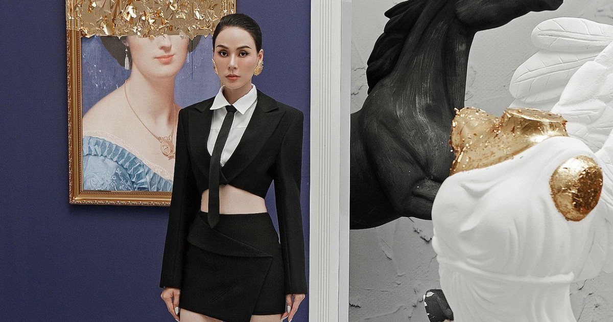 Nét phóng khoáng tối giản cùng áo sơ mi crop top