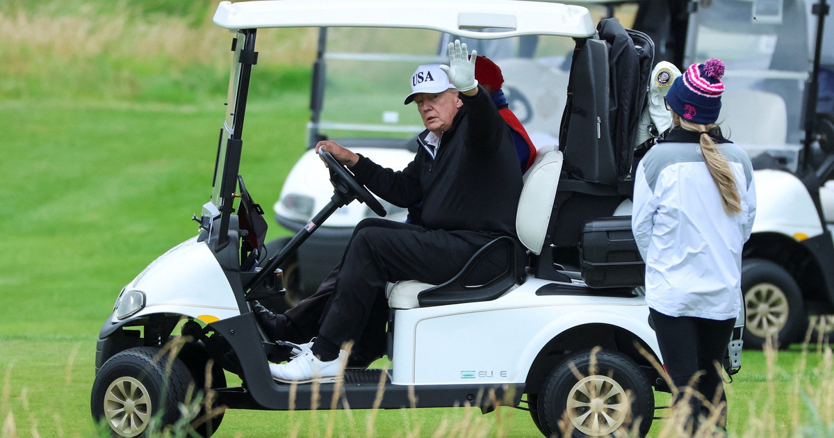 Thăm Scotland, Tổng thống Trump khai trương s&acirc;n golf mới