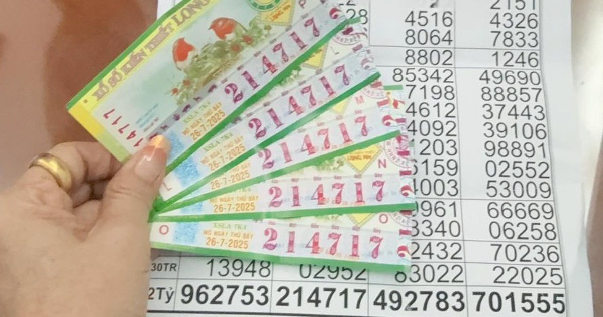 Cụ b&agrave; 74 tuổi tr&uacute;ng độc đắc 10 tỉ: Mua v&eacute; số ủng hộ, nhờ con đổi thưởng