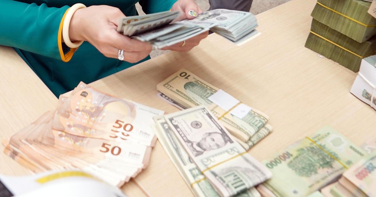Giá USD hôm nay 3.7.2025: Ngân hàng tăng lên mức cao lịch sử