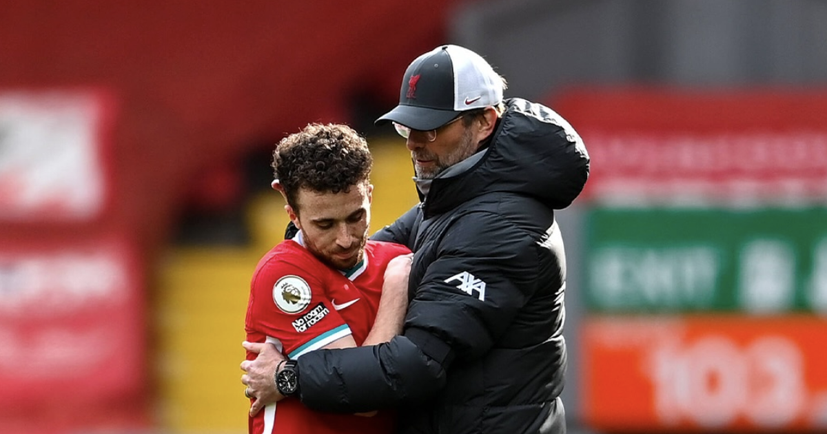 HLV Klopp đau đớn tột cùng, CĐV Liverpool đặt vòng hoa ở sân Anfield tưởng nhớ Diogo Jota