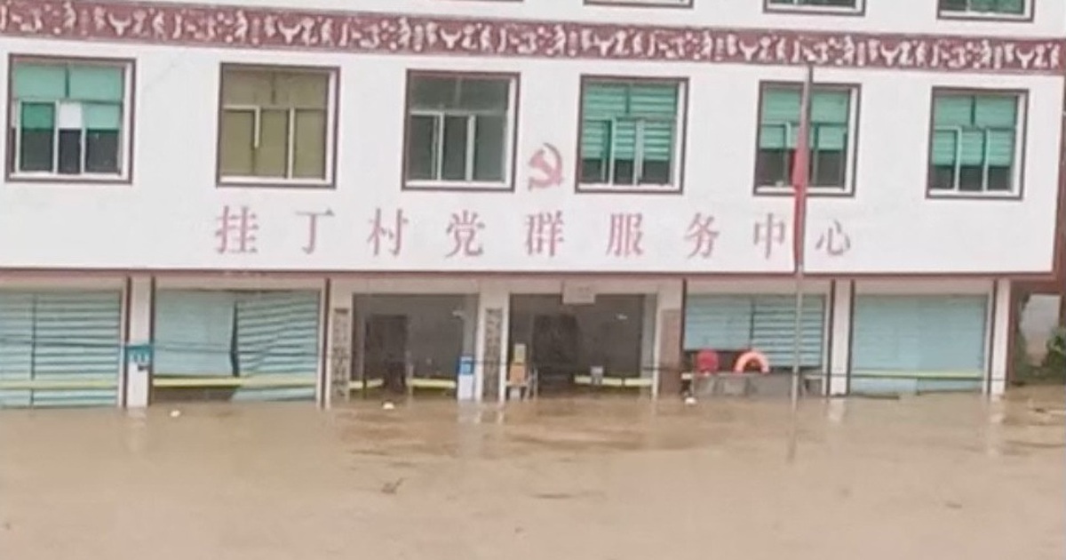 Mưa lớn khiến sông vỡ bờ, gây lũ quét chết người ở Trung Quốc