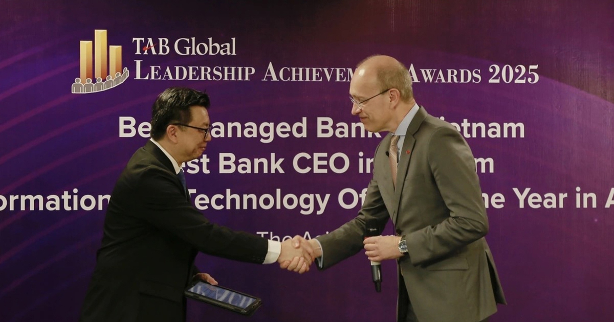 CEO Techcombank được vinh danh ‘Tổng giám đốc điều hành ngân hàng xuất sắc nhất Việt Nam’