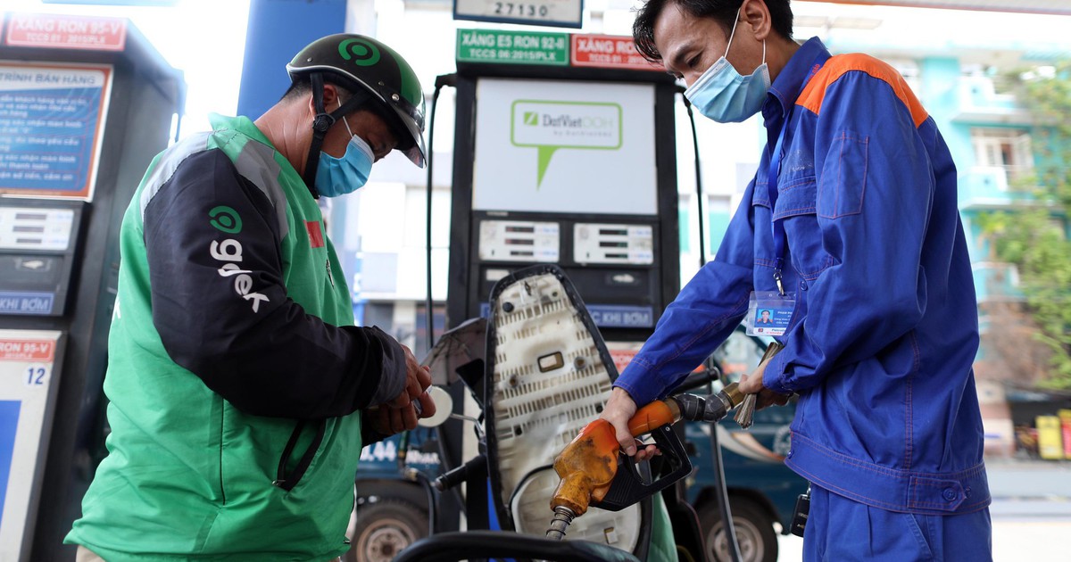 Giá xăng dầu hôm nay 4.7.2025: Xăng lao dốc về dưới mốc 20.000 đồng/lít