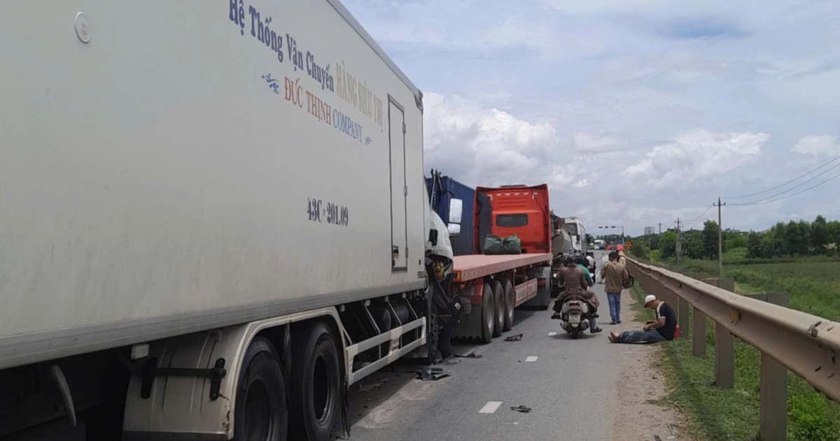 Quảng Trị: Tai nạn liên hoàn giữa 5 ô tô, giao thông ách tắc