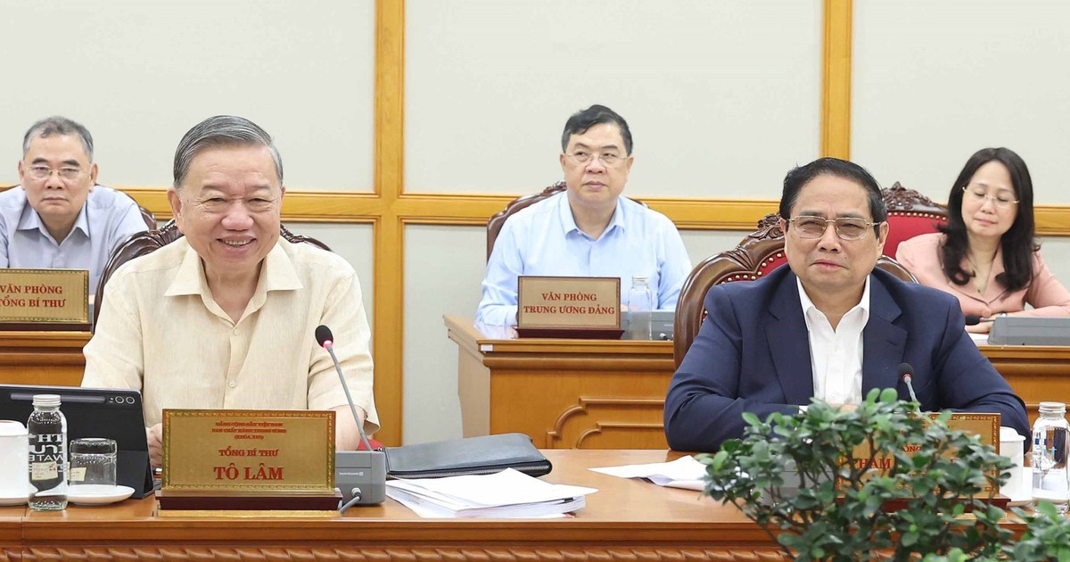 Bộ Chính trị: Đảm bảo cán bộ nghỉ đúng người, giữ được người có năng lực