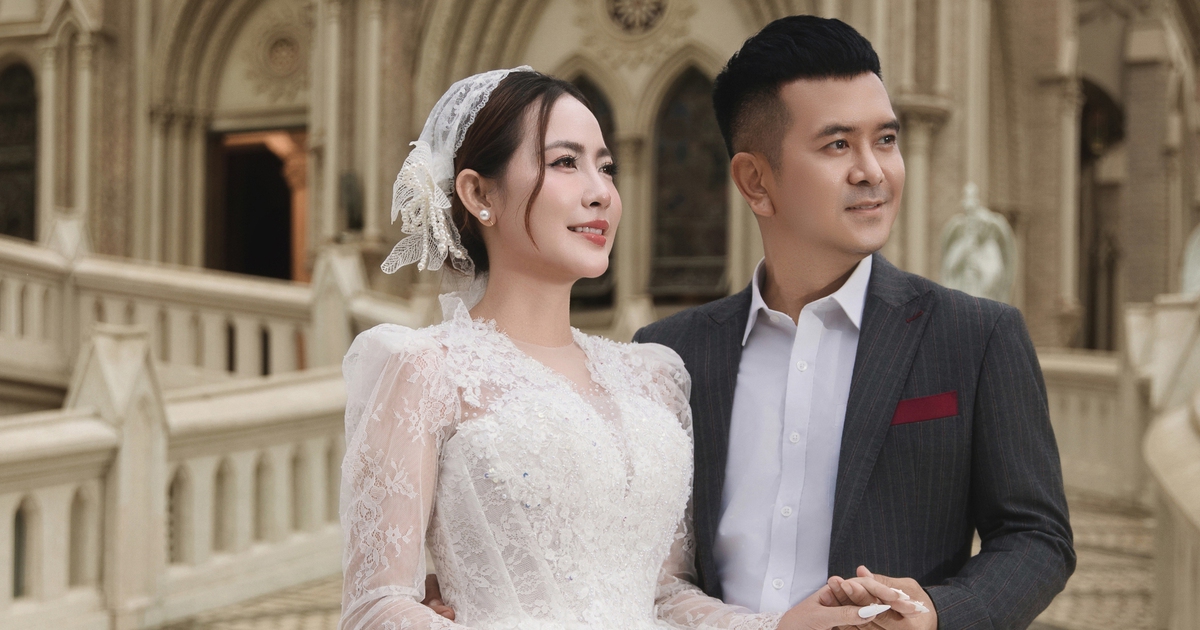 Hùng Thuận 'Đất phương Nam' tung ảnh cưới, nhan sắc người bạn đời gây chú ý