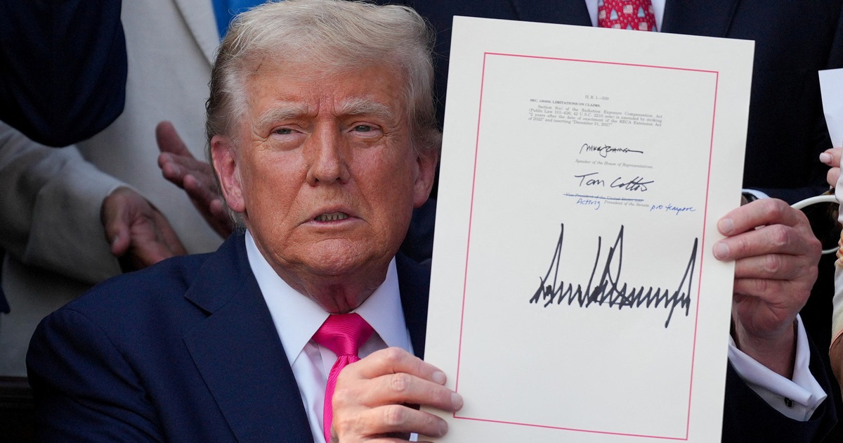Có gì trong đạo luật ‘to đẹp’ vừa được ông Trump ký?