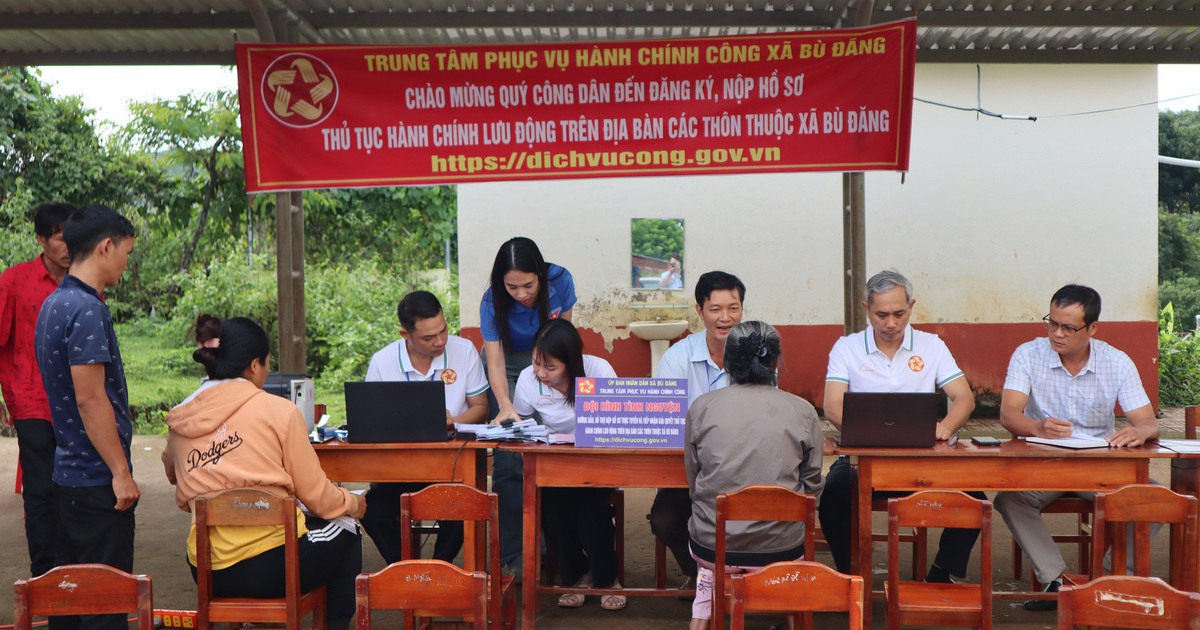 Đưa dịch vụ hành chính công về thôn, ấp để gần dân, sát dân