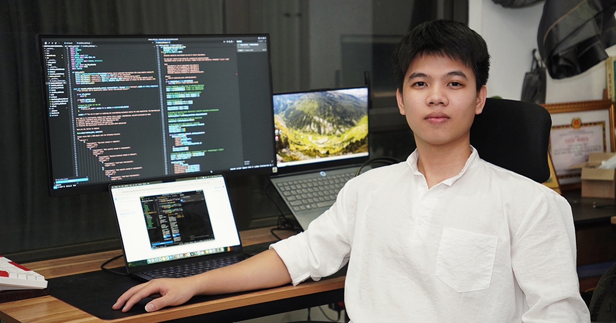 Chàng trai tốt nghiệp sớm một học kỳ loại xuất sắc