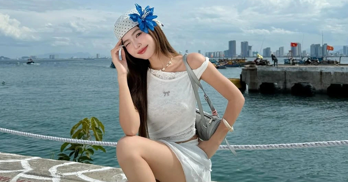 Tất lưới từ 'nổi loạn' trở thành điểm nhấn cho phong cách đỉnh cao
