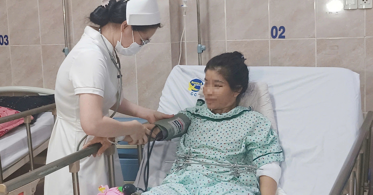 Người phụ nữ thoát chết thần kỳ sau khi bị máy cày đè lên người