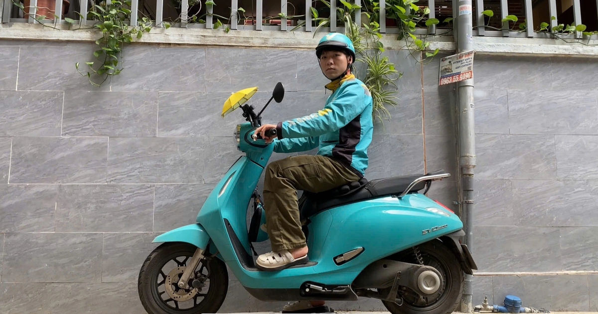 Đằng sau chuyện chàng trai tốt nghiệp đại học loại giỏi nhưng chạy xe công nghệ