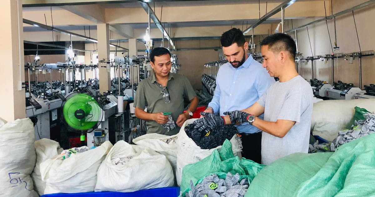 Lập nghiệp ở TP.HCM: Doanh nhân xứ Nghệ đưa găng tay Việt ra thế giới