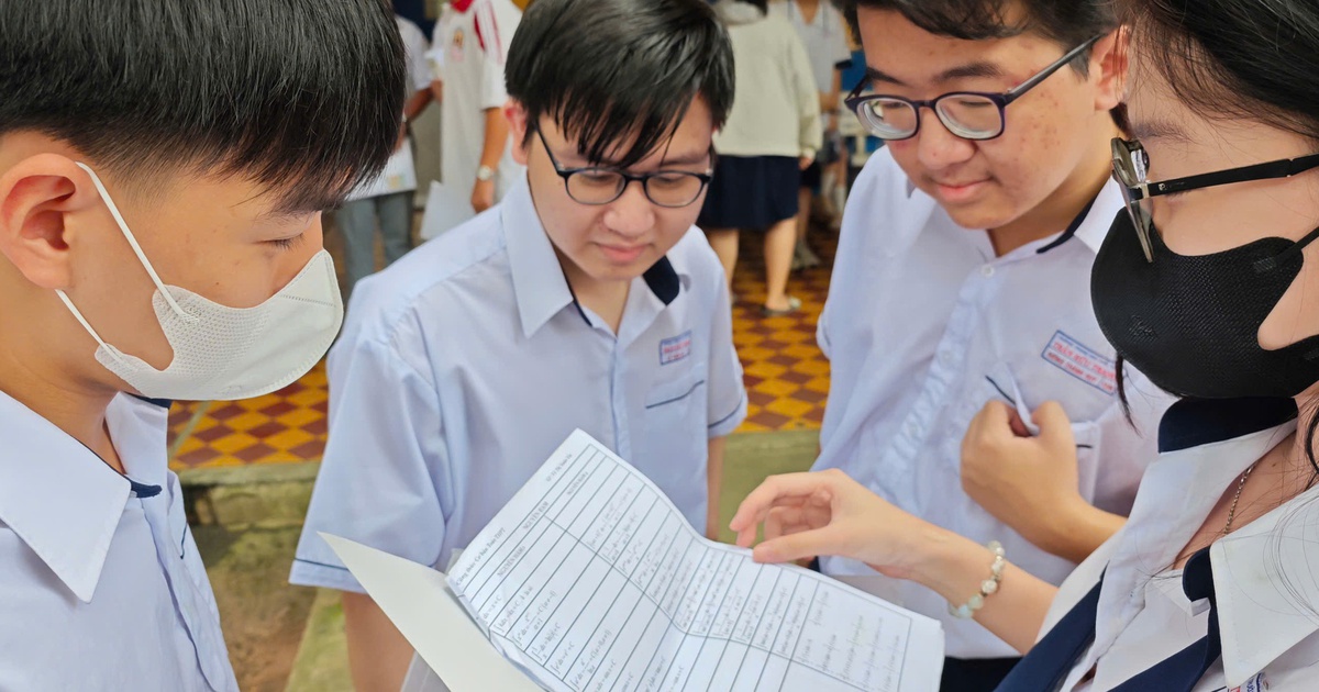 Đáp án thi tốt nghiệp THPT 2025: Môn văn mở, môn toán cần chi tiết