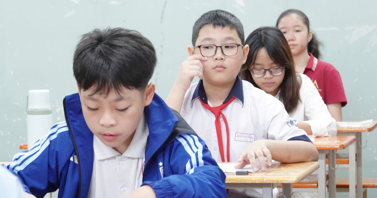 Có nên chuyển con sang trường chuyên?