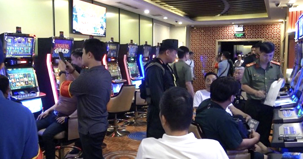 2 ca sĩ đánh bạc hơn 4,3 triệu USD tại khách sạn Pullman