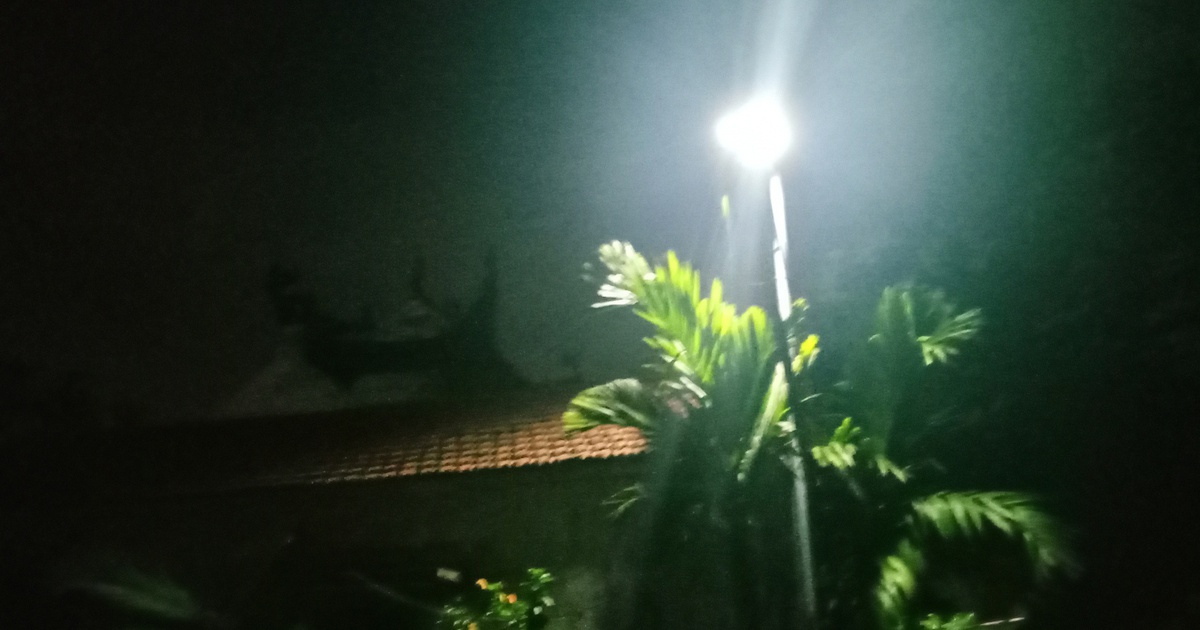 Đ&egrave;n năng lượng mặt trời thắp s&aacute;ng n&ocirc;ng th&ocirc;n mới Văn Minh