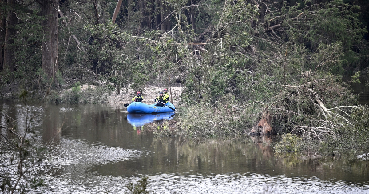 Chạy đua khắc phục lũ qu&eacute;t ở Texas
