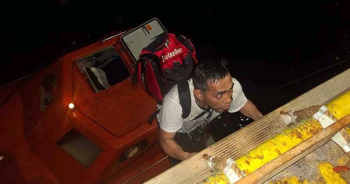 Houthi tuy&ecirc;n bố đ&aacute;nh ch&igrave;m t&agrave;u h&agrave;ng ở Biển Đỏ, th&ecirc;m t&agrave;u h&agrave;ng bị tấn c&ocirc;ng