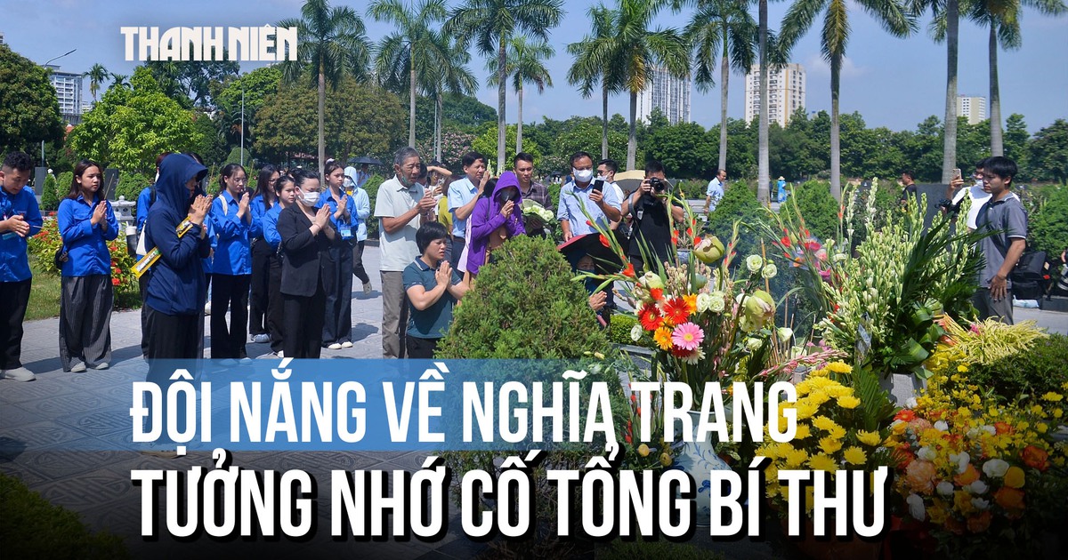 Tưởng nhớ cố Tổng Bí thư Nguyễn Phú Trọng, đội nắng về nghĩa trang Mai Dịch