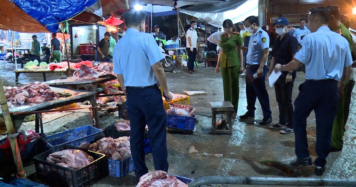Đường dây giết mổ, tiêu thụ lợn nhiễm bệnh tại Hà Nội