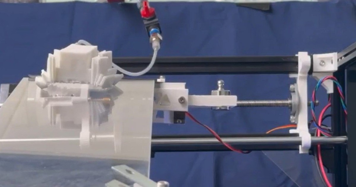 Chế tạo r&ocirc; bốt bằng b&aacute;nh tr&aacute;ng Việt Nam