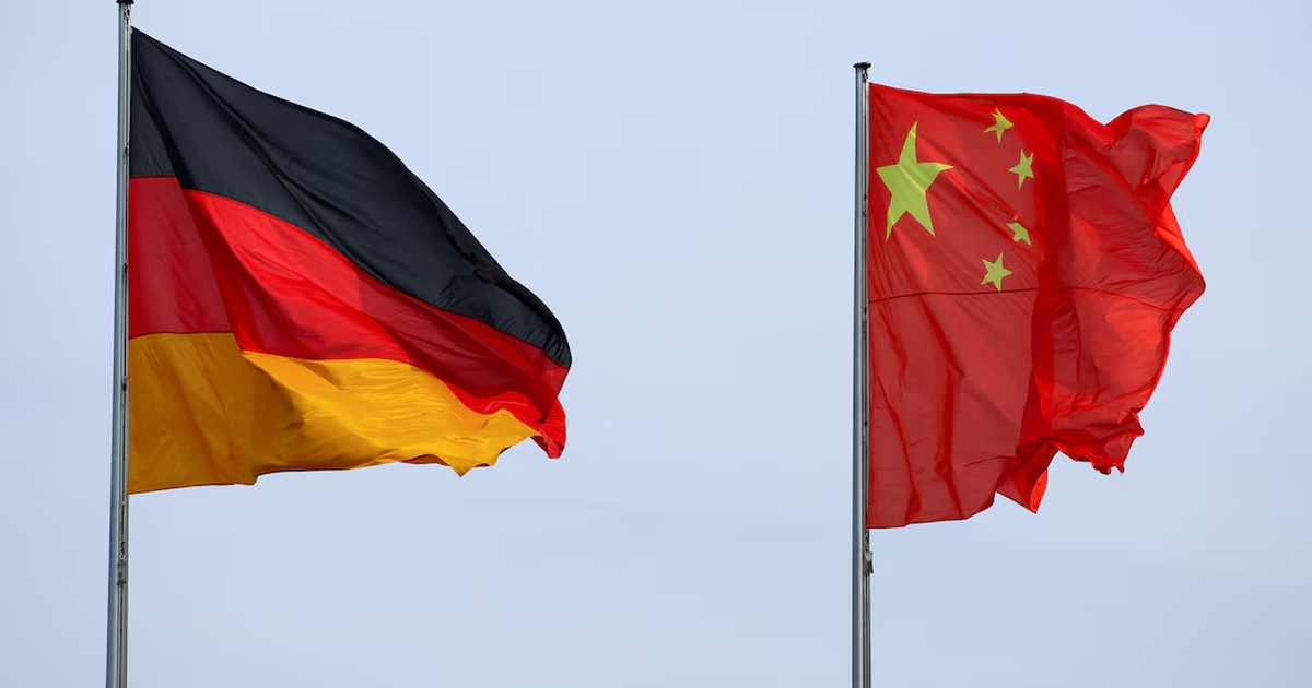 Đức c&aacute;o buộc Trung Quốc sử dụng tia laser nhắm v&agrave;o m&aacute;y bay