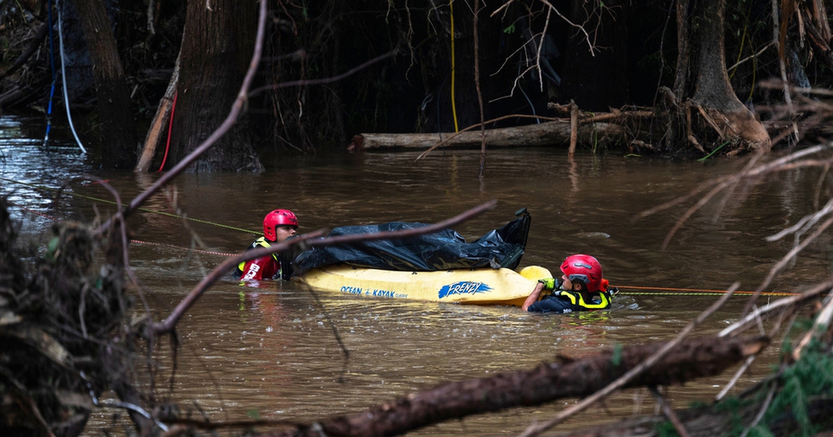 Hơn 100 người chết trong lũ qu&eacute;t ở Texas