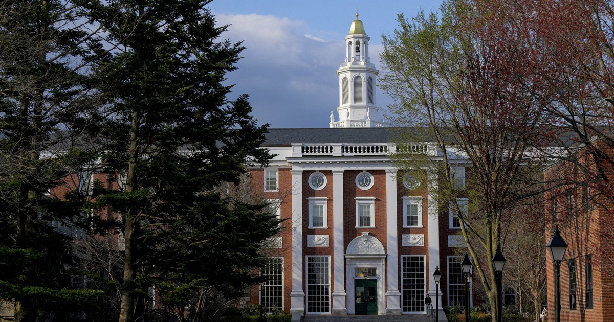 Chính quyền ông Trump dọa không công nhận Harvard