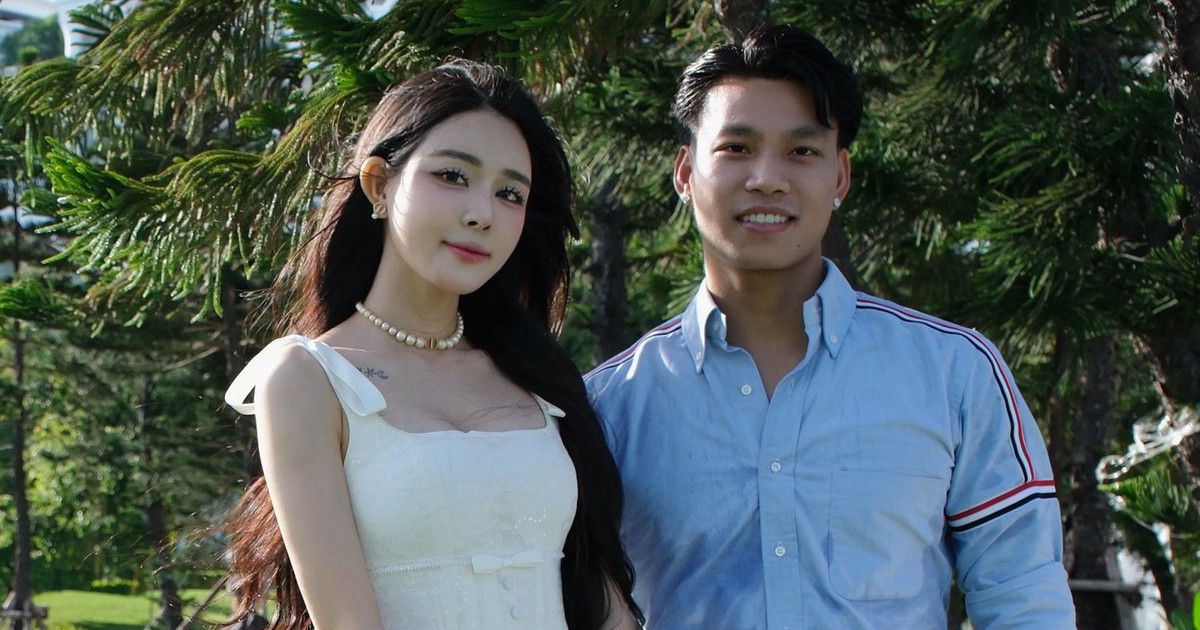 Vũ Văn Thanh khoe ảnh tình tứ cùng bạn gái hot girl, kèm ‘thông điệp’ đáng yêu!