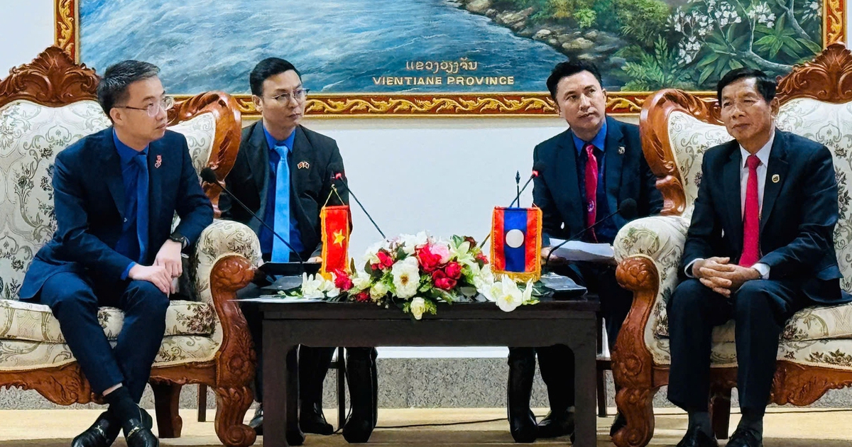 Anh Nguyễn Tường Lâm chào xã giao Bí thư Tỉnh ủy, Chủ tịch tỉnh Vientiane